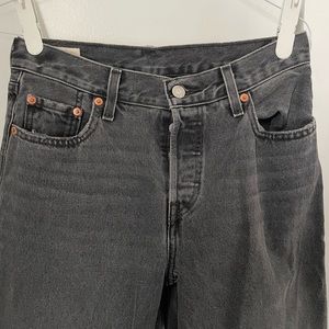 Levi’s dad Jean. Size 25. Baggy straight leg fit. Black color. Worn once.